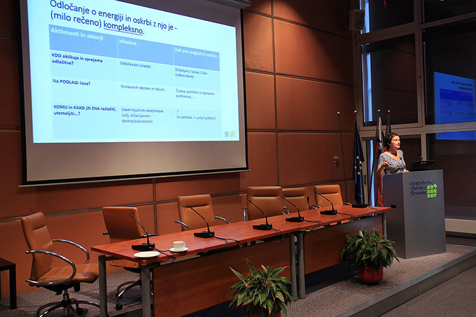 mag. Mojca Drevenšek, predsednica društva EN-LITE je predstavila pomen krepitve energetske pismenosti.